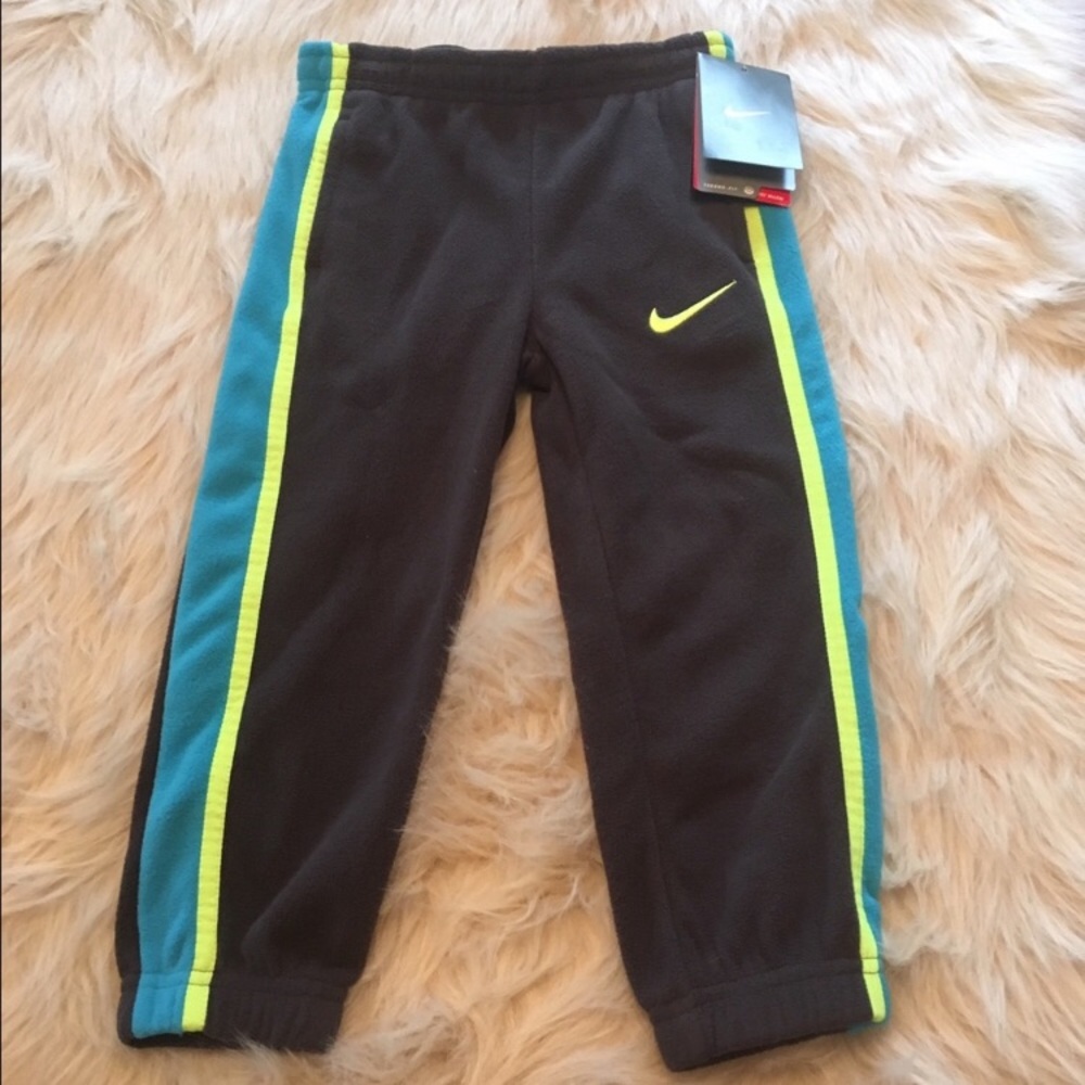 ⭐️HOST PICK! ⭐️ NWT Soft fleece toddler boy nike pants.